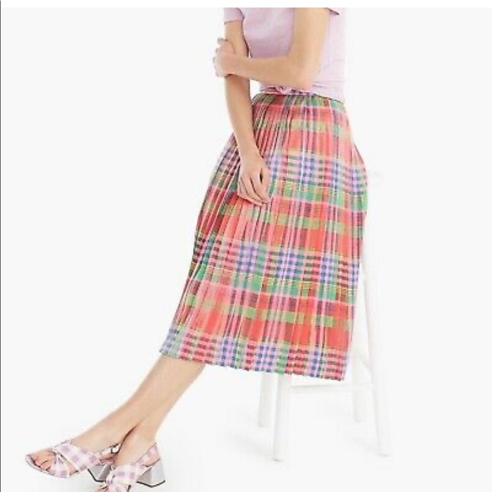 Pleated midi skirt in shimmering plaid
Item: L3164